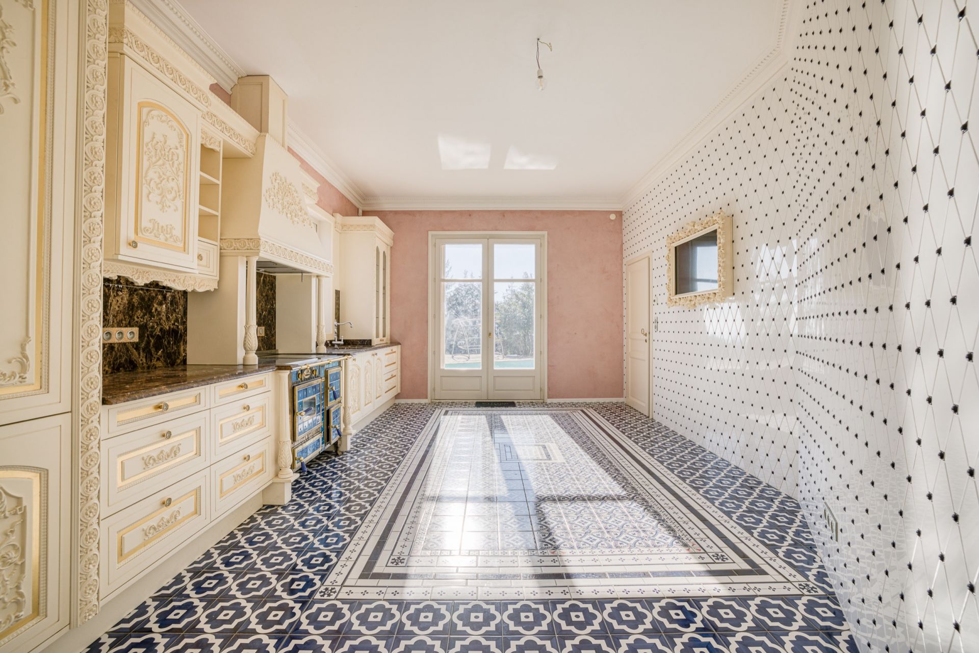 architect's house 20 Rooms for sale on GEX (01170)