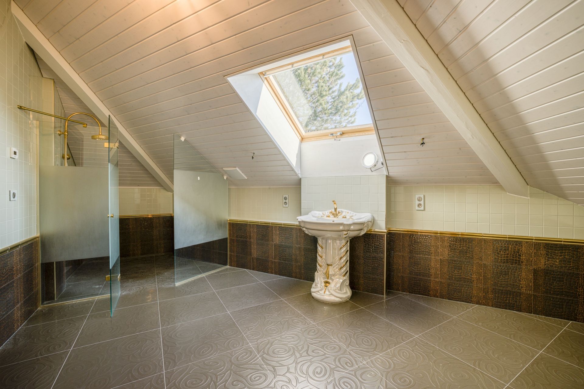 architect's house 20 Rooms for sale on GEX (01170)