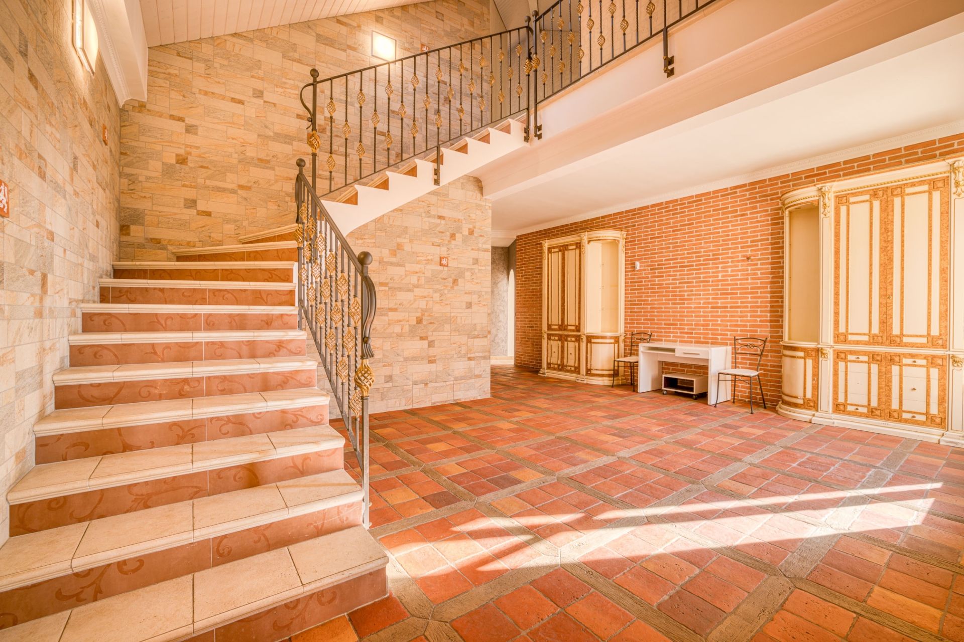 architect's house 20 Rooms for sale on GEX (01170)