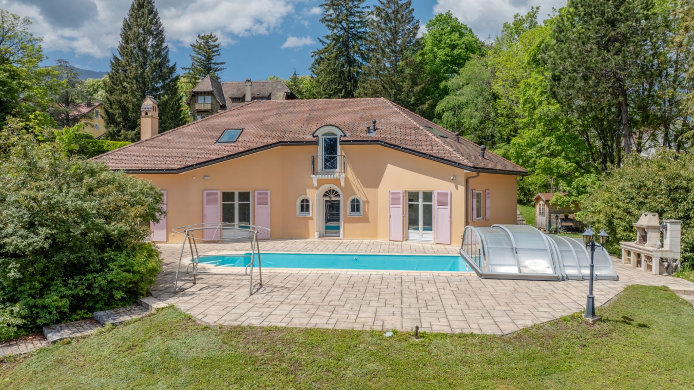 architect's house 20 Rooms for sale on GEX (01170)