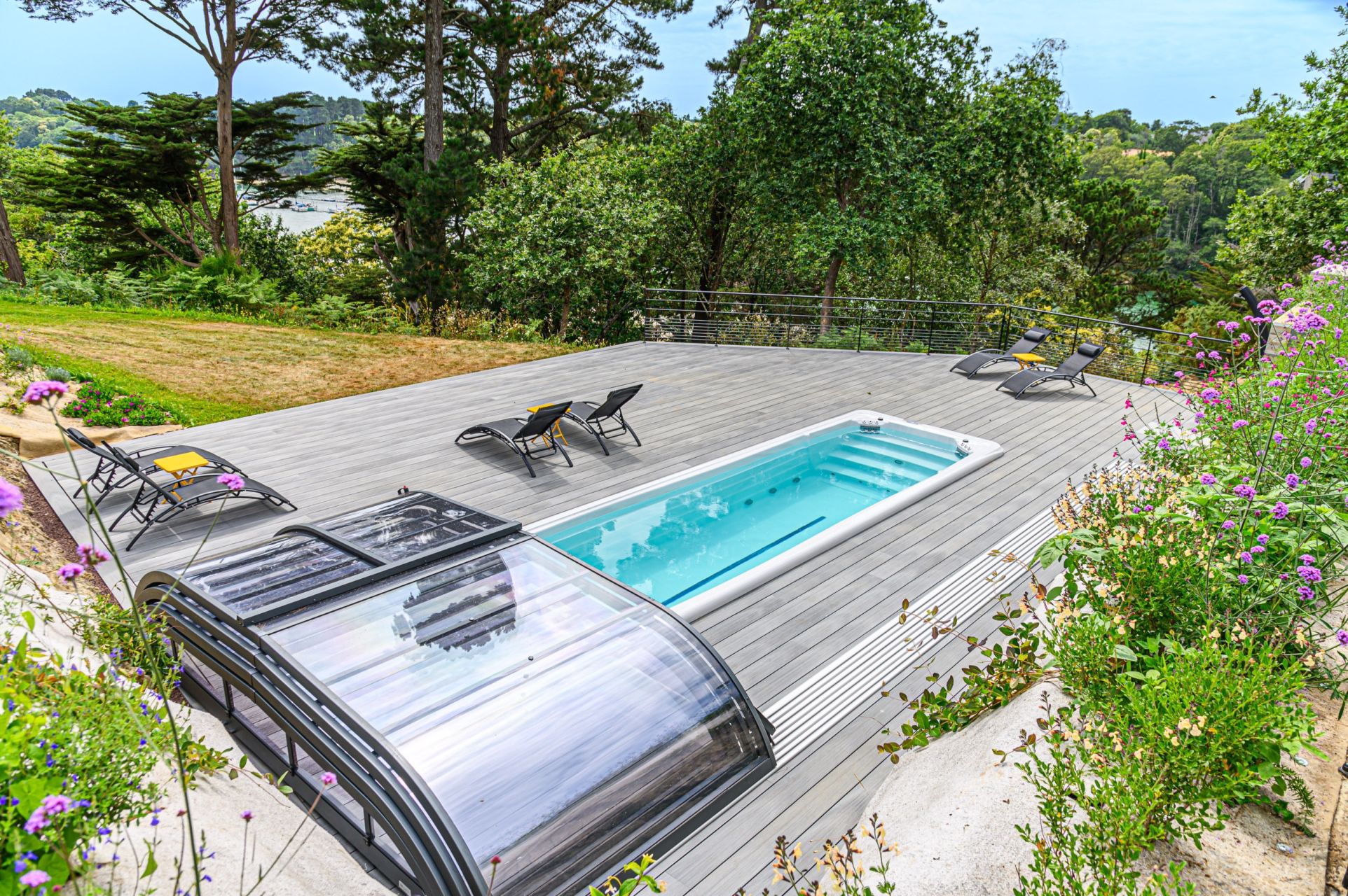 luxury property 14 Rooms for seasonal rent on GUIDEL (56520)