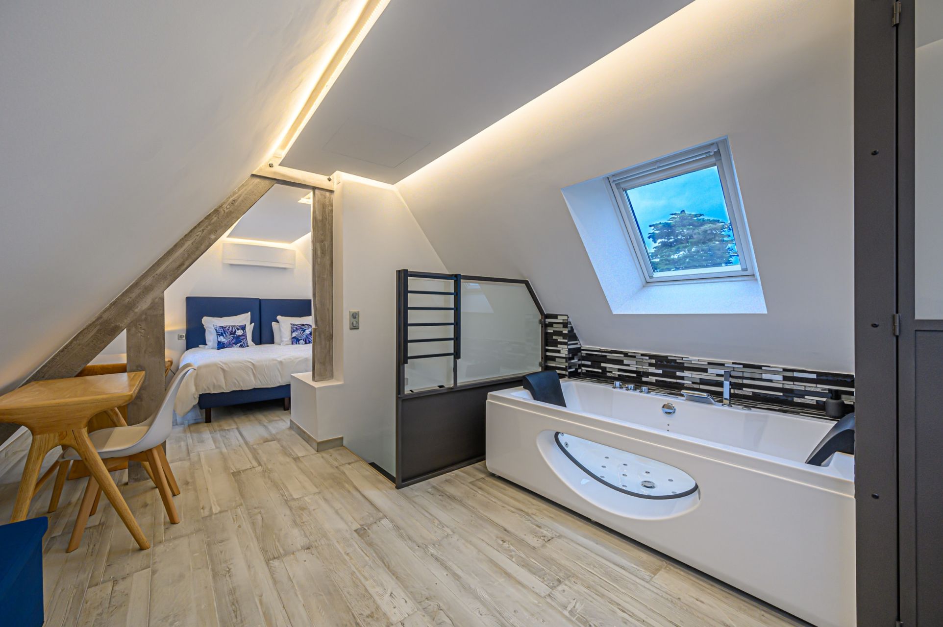 luxury property 14 Rooms for seasonal rent on GUIDEL (56520)