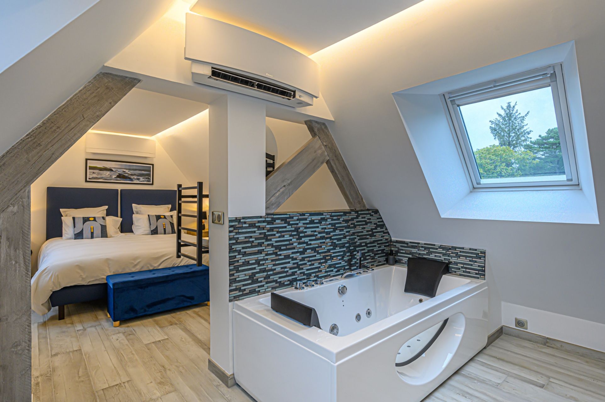 luxury property 14 Rooms for seasonal rent on GUIDEL (56520)