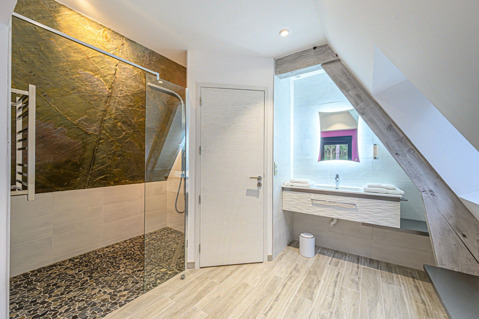 luxury property 14 Rooms for seasonal rent on GUIDEL (56520)