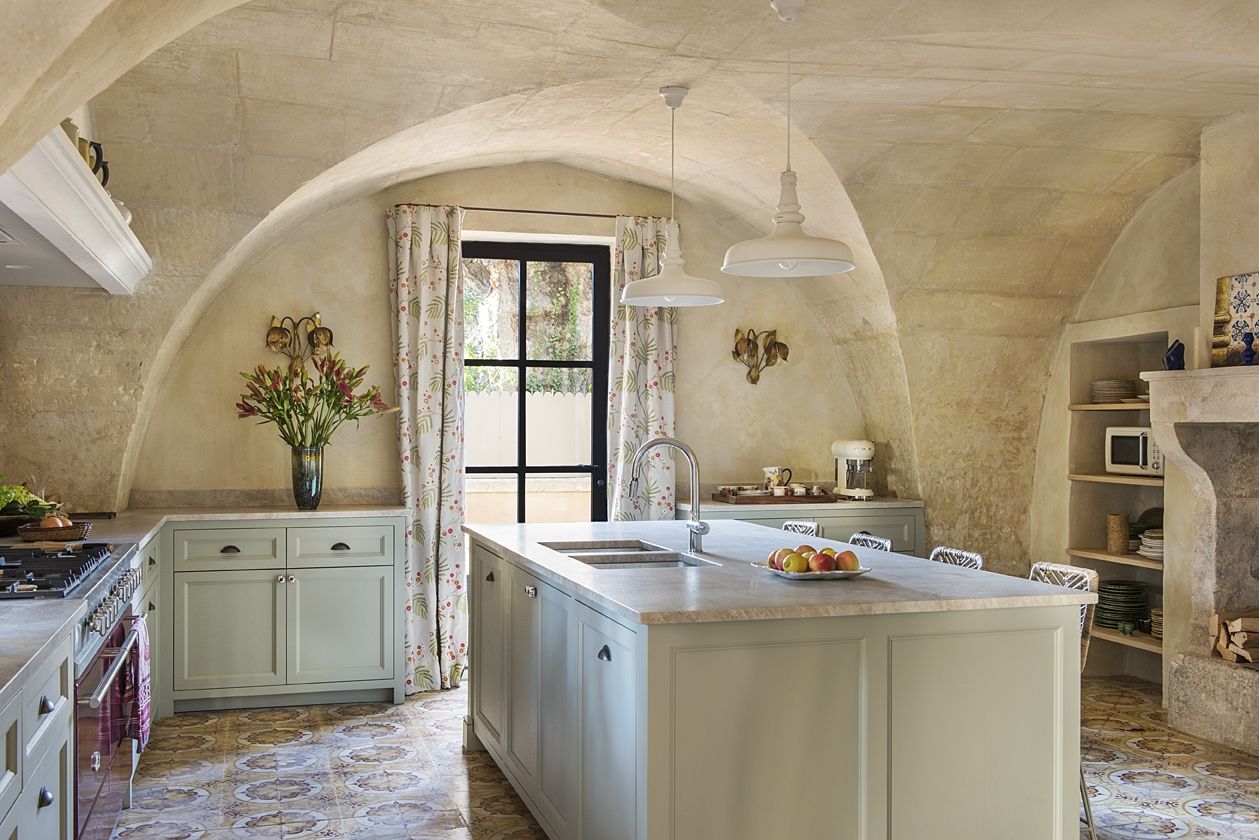 mas 13 Rooms for seasonal rent on ST REMY DE PROVENCE (13210)