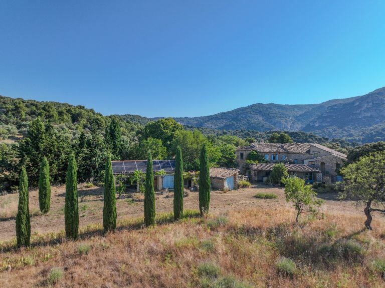maison de luxe 12 Pièces en vente sur SAUMANE DE VAUCLUSE (84800)