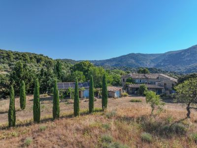 Sale Luxury house Saumane-de-Vaucluse 12&nbsp;Rooms 350&nbsp;m²