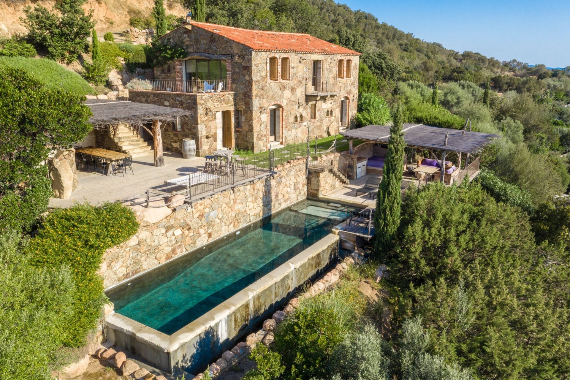 villa de luxe 6 Pièces en location saisonnière sur PORTO VECCHIO (20137)