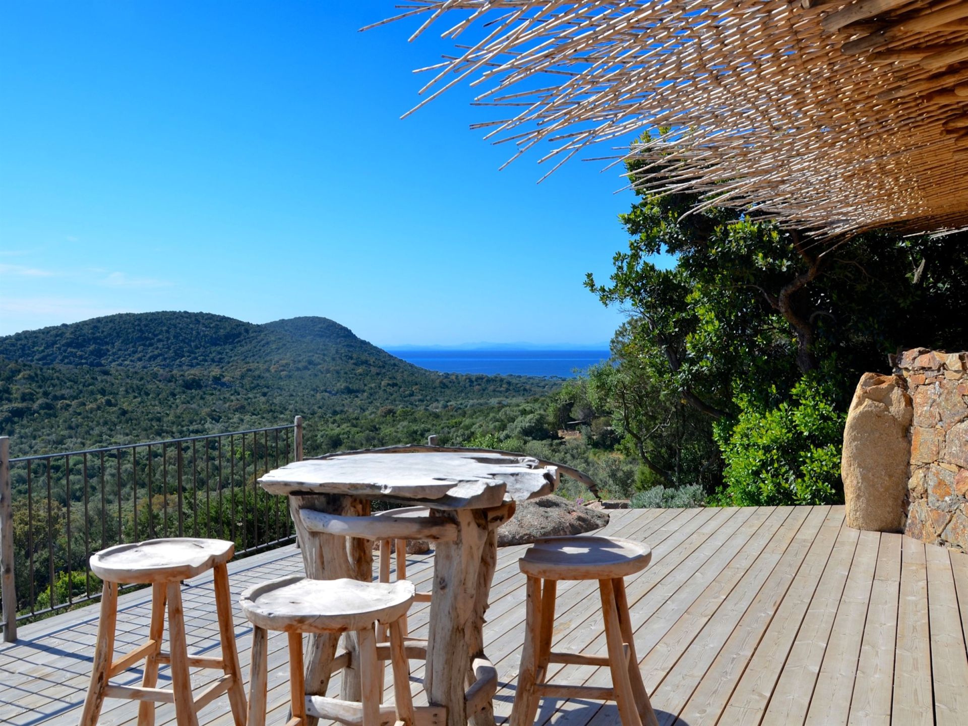 villa de luxe 6 Pièces en location saisonnière sur PORTO VECCHIO (20137)