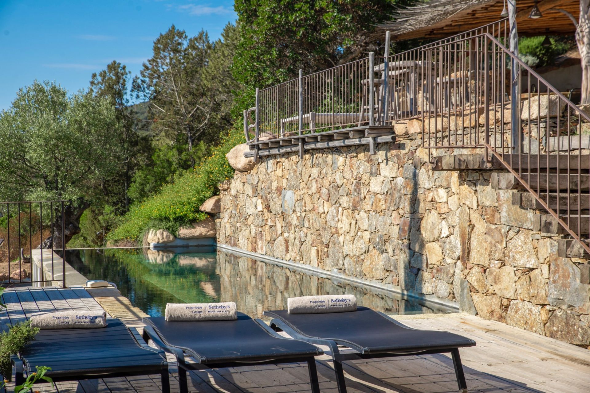 villa de luxe 6 Pièces en location saisonnière sur PORTO VECCHIO (20137)