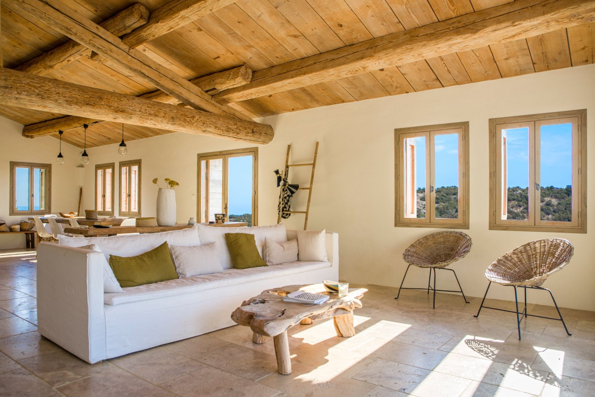 villa de luxe 6 Pièces en location saisonnière sur PORTO VECCHIO (20137)