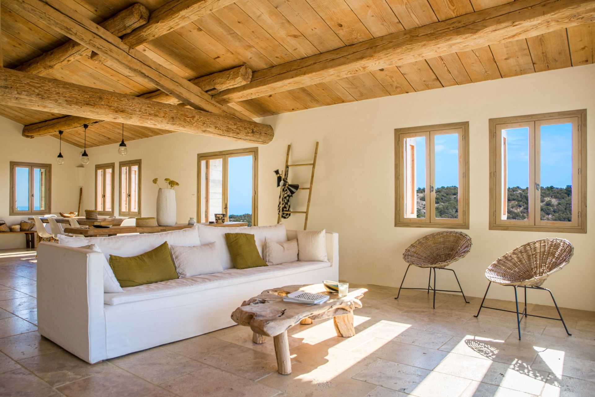 villa de luxe 6 Pièces en location saisonnière sur PORTO VECCHIO (20137)