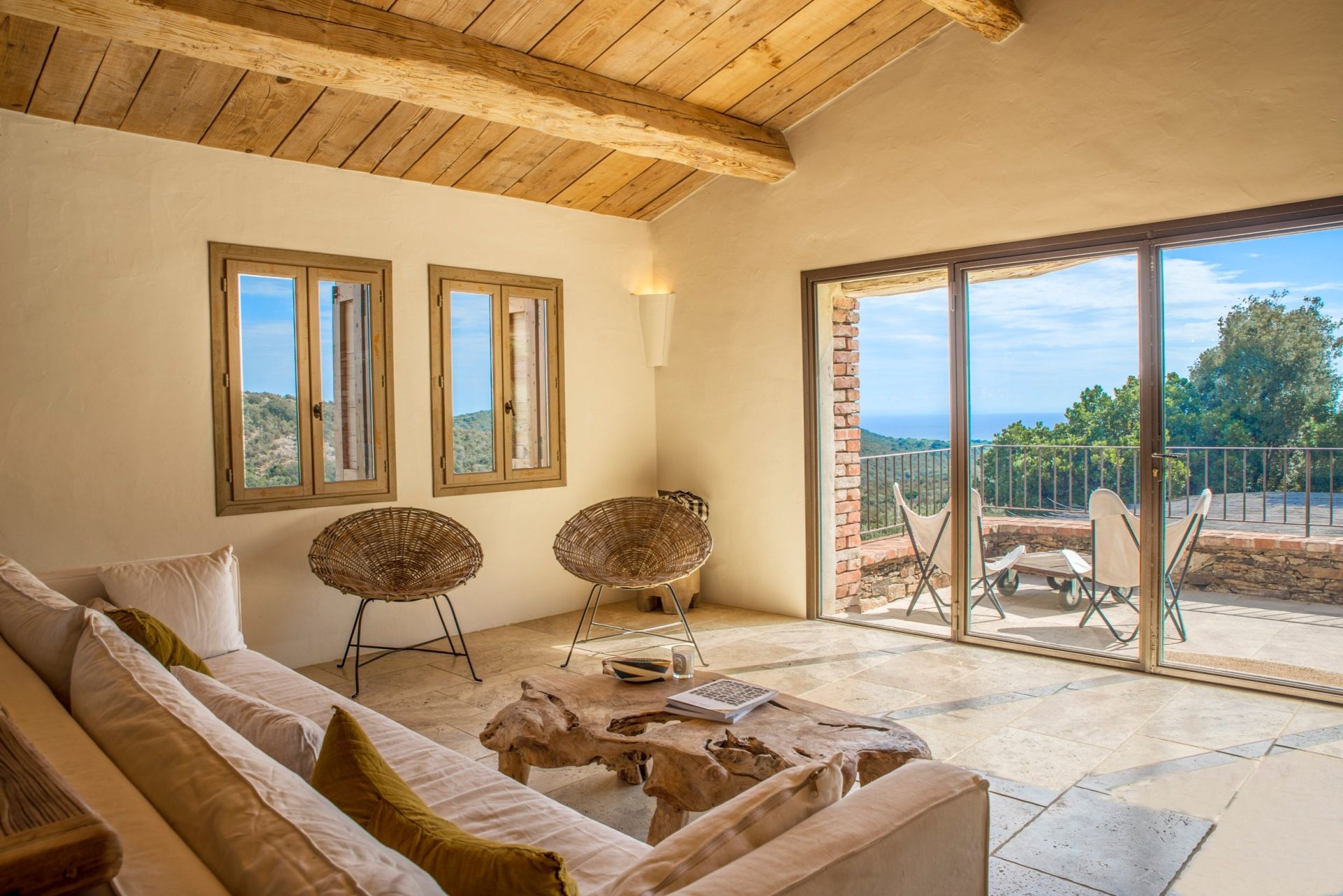 villa de luxe 6 Pièces en location saisonnière sur PORTO VECCHIO (20137)