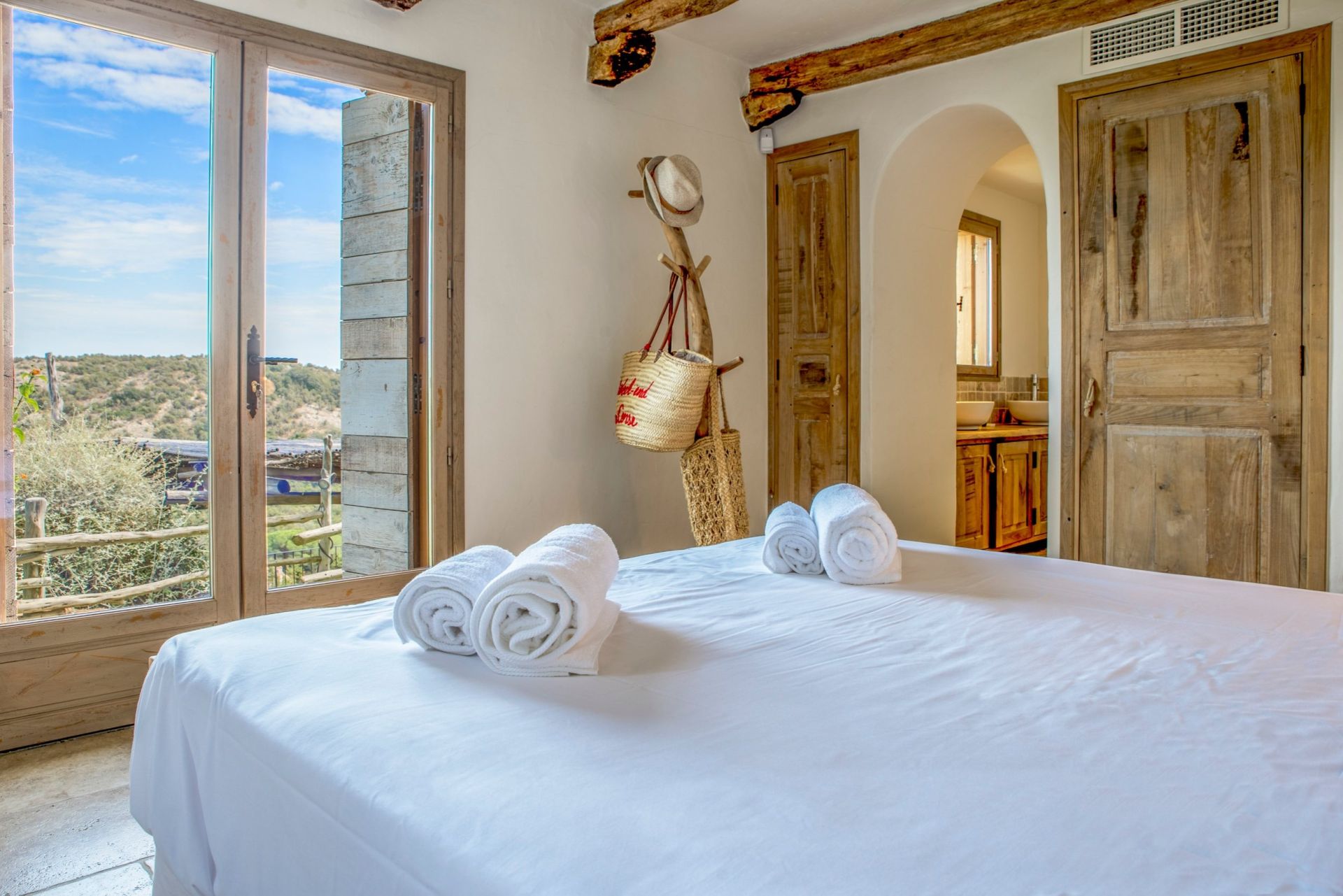 villa de luxe 6 Pièces en location saisonnière sur PORTO VECCHIO (20137)