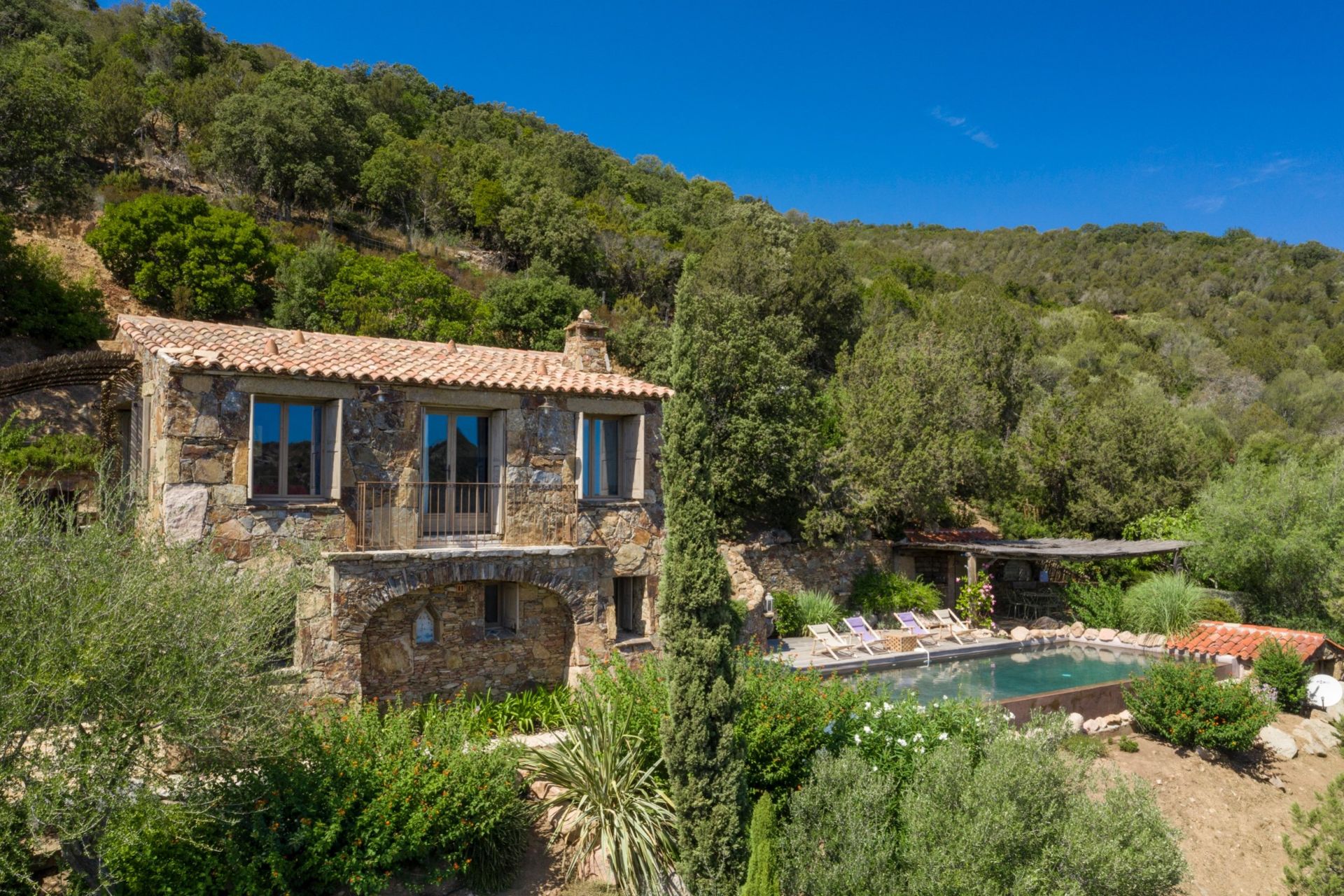 villa de luxe 5 Pièces en location saisonnière sur PORTO VECCHIO (20137)