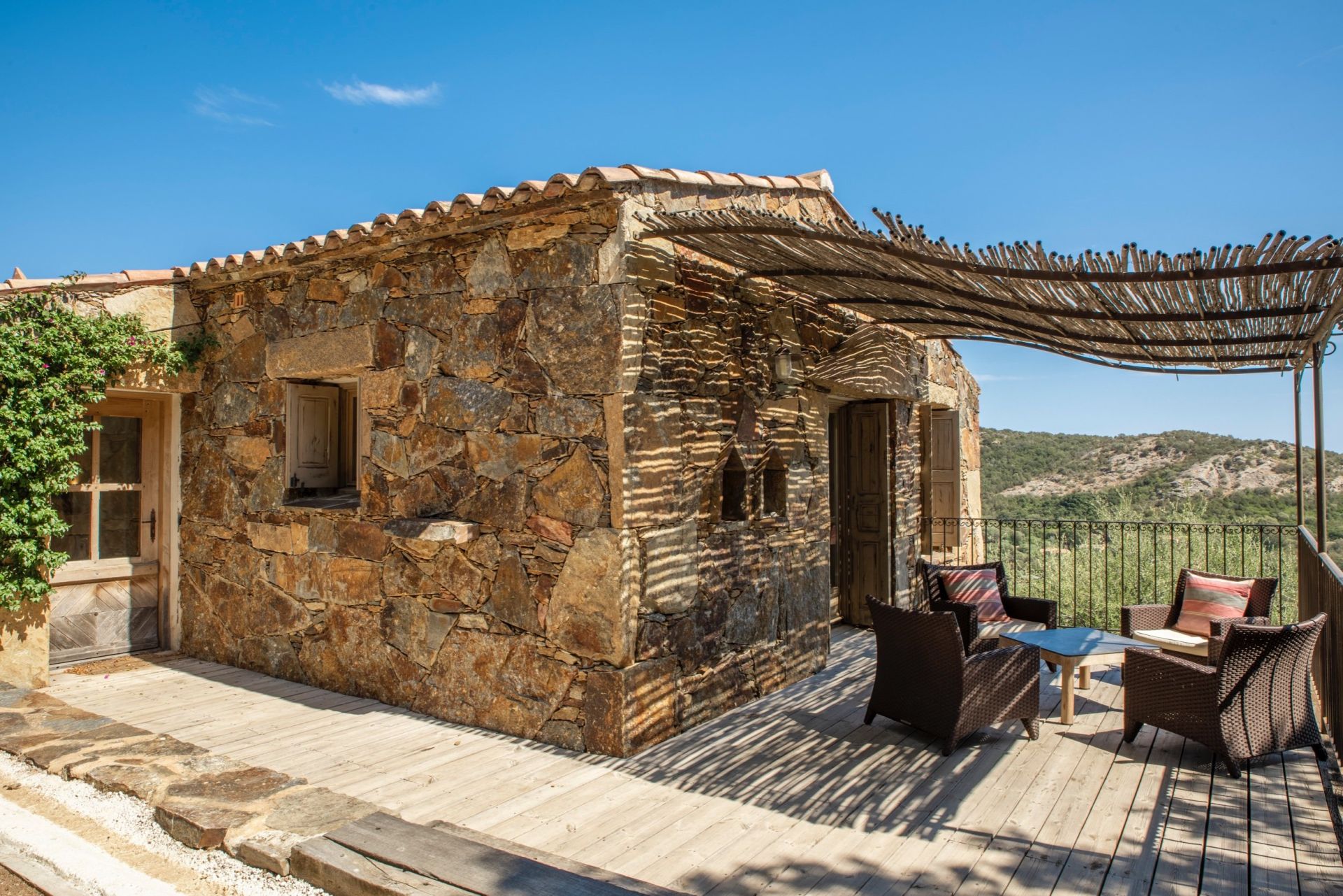 villa de luxe 5 Pièces en location saisonnière sur PORTO VECCHIO (20137)