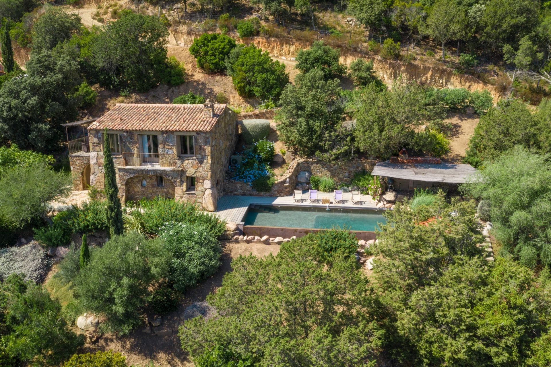 villa de luxe 5 Pièces en location saisonnière sur PORTO VECCHIO (20137)