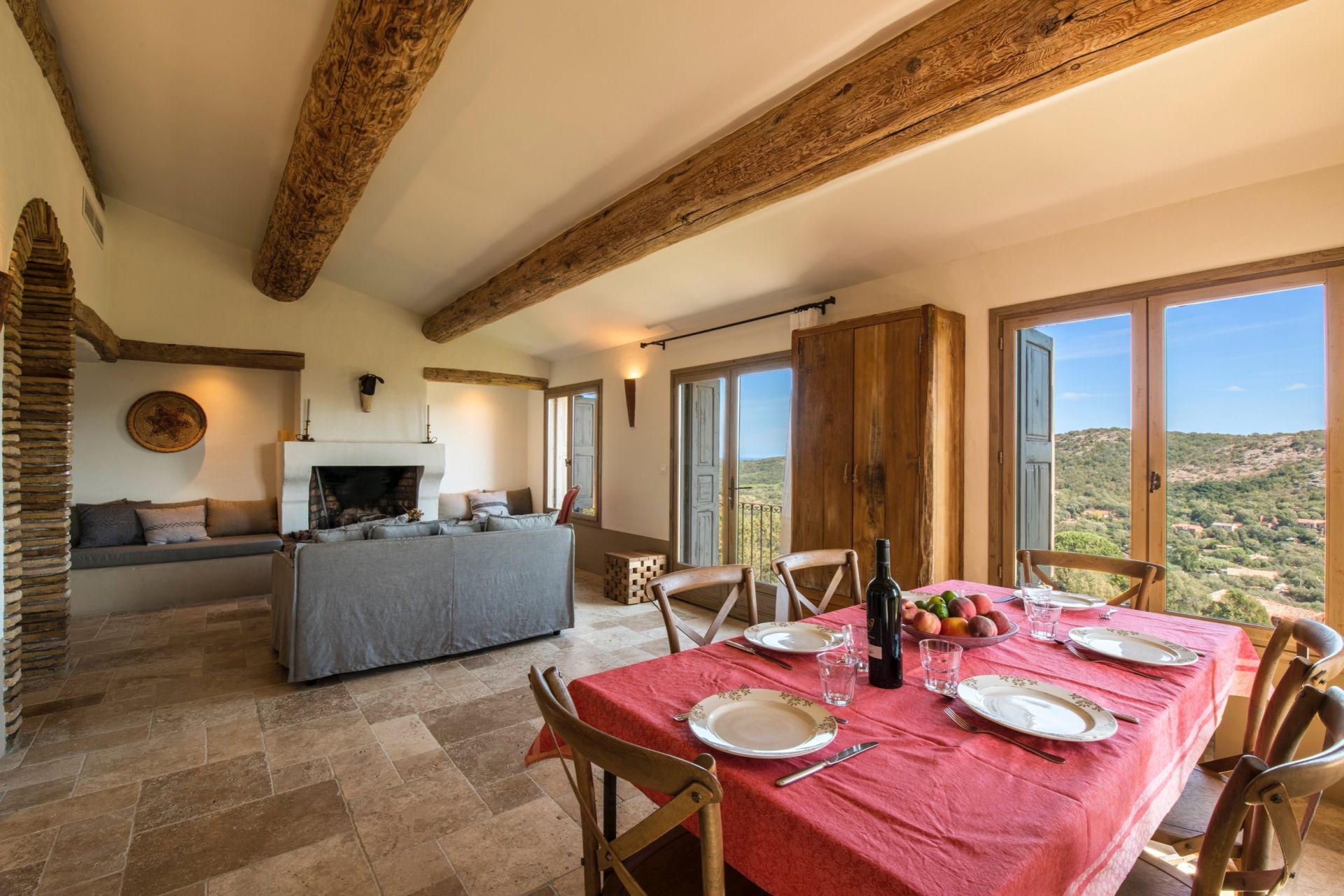 villa de luxe 5 Pièces en location saisonnière sur PORTO VECCHIO (20137)