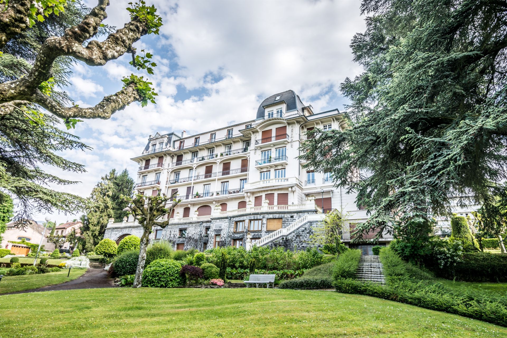 luxury apartment 6 Rooms for sale on EVIAN LES BAINS (74500)