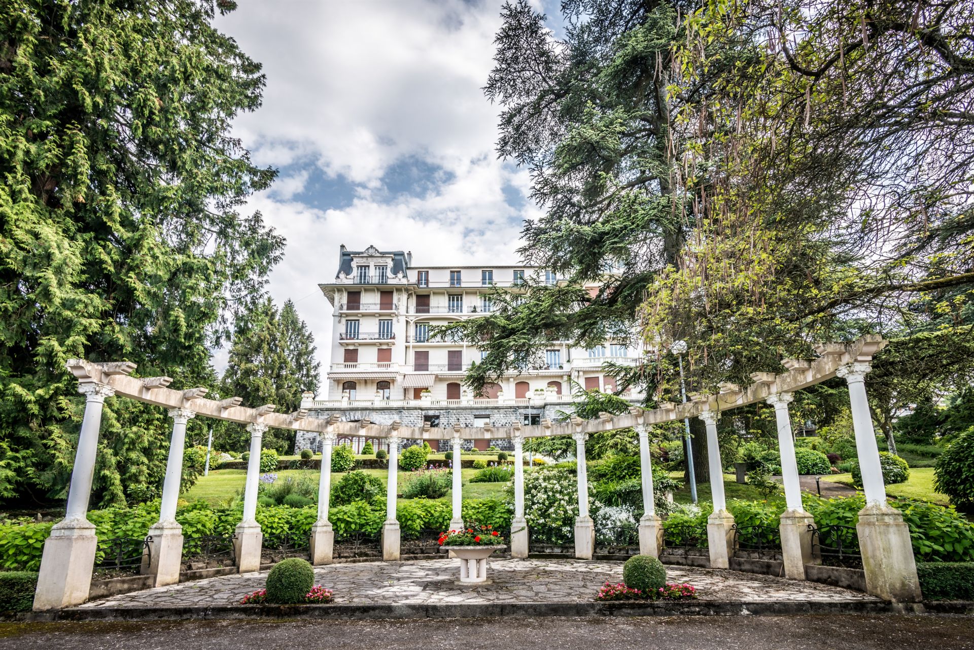 luxury apartment 6 Rooms for sale on EVIAN LES BAINS (74500)