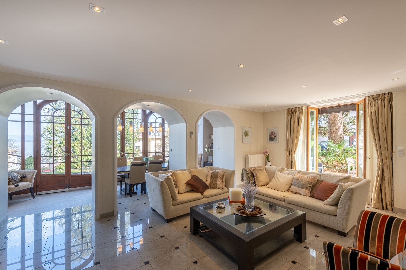 luxury apartment 6 Rooms for sale on EVIAN LES BAINS (74500)