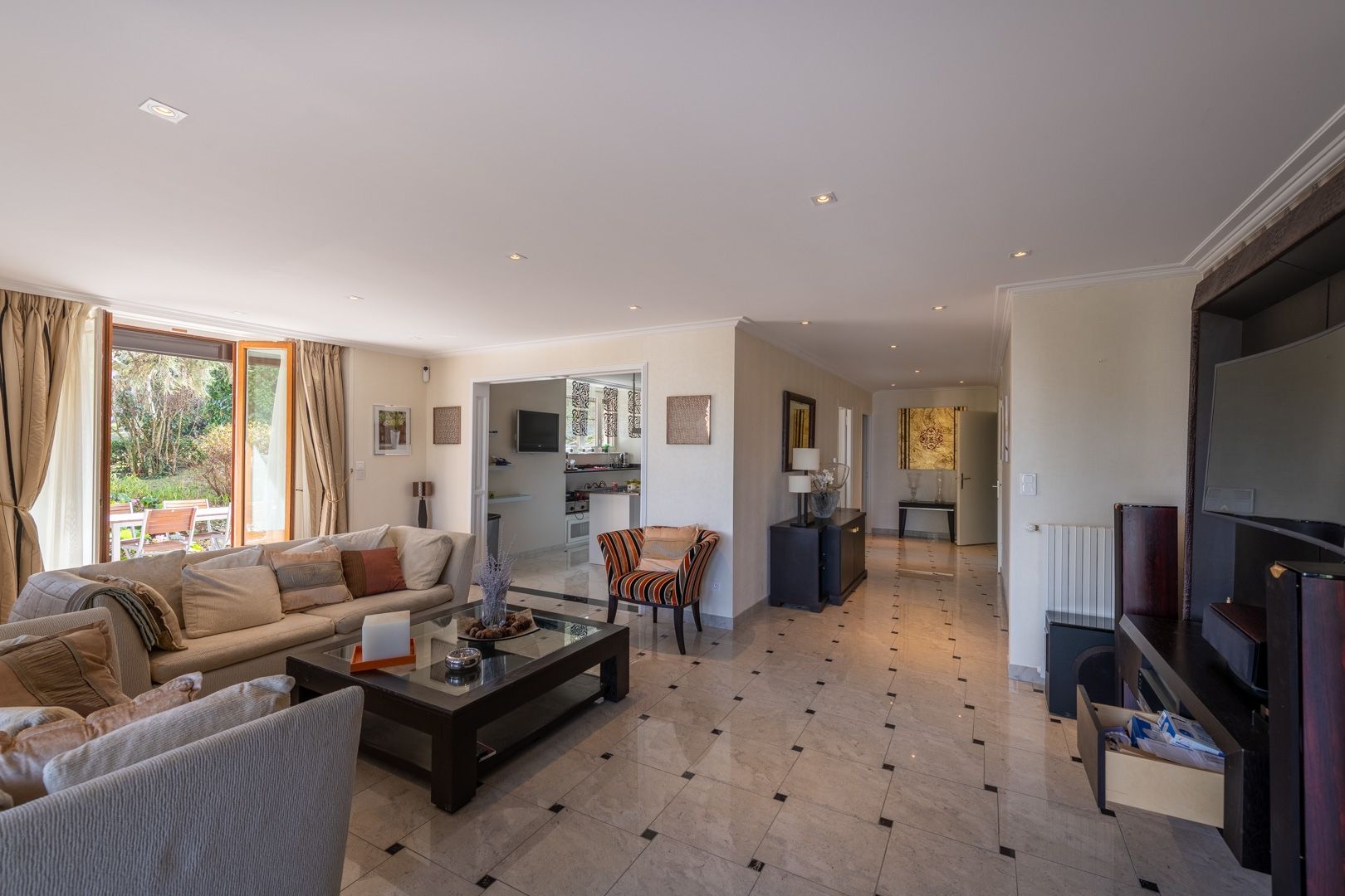 luxury apartment 6 Rooms for sale on EVIAN LES BAINS (74500)
