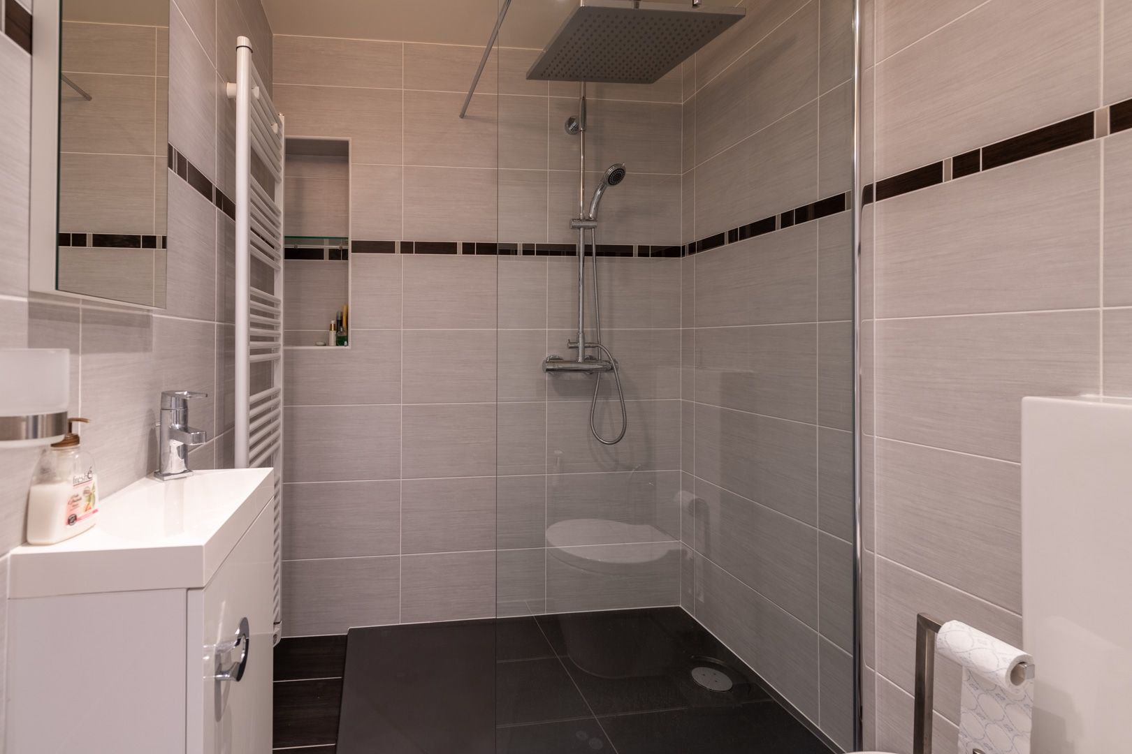 luxury apartment 6 Rooms for sale on EVIAN LES BAINS (74500)