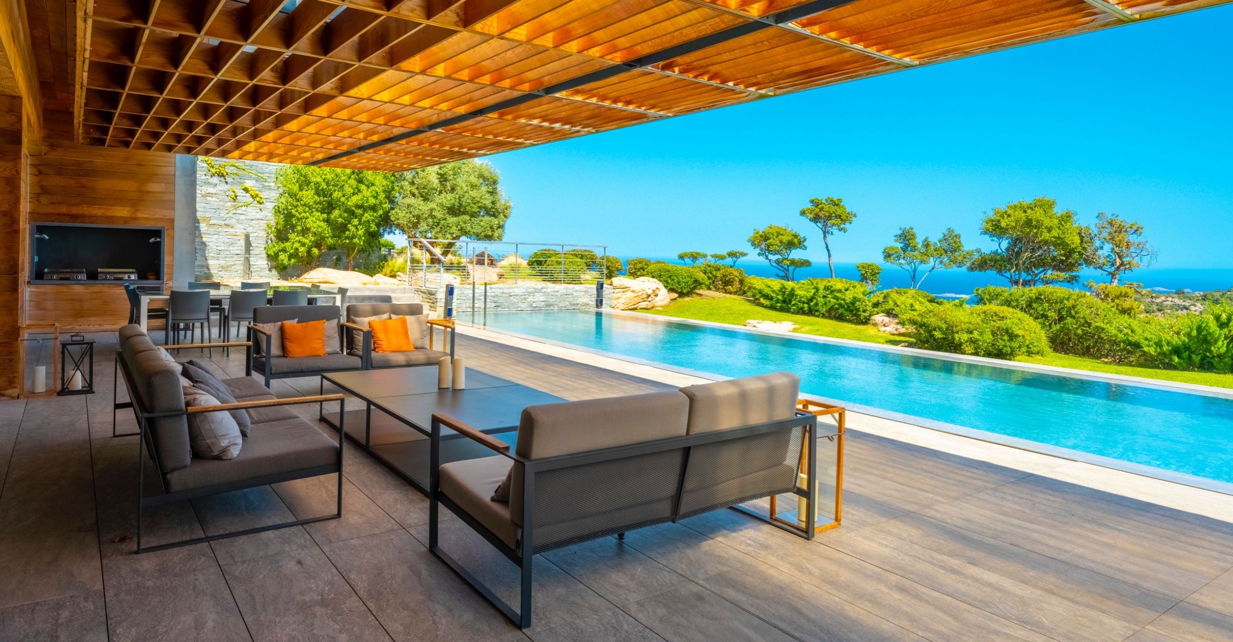 luxury villa 7 Rooms for seasonal rent on PORTO VECCHIO (20137)