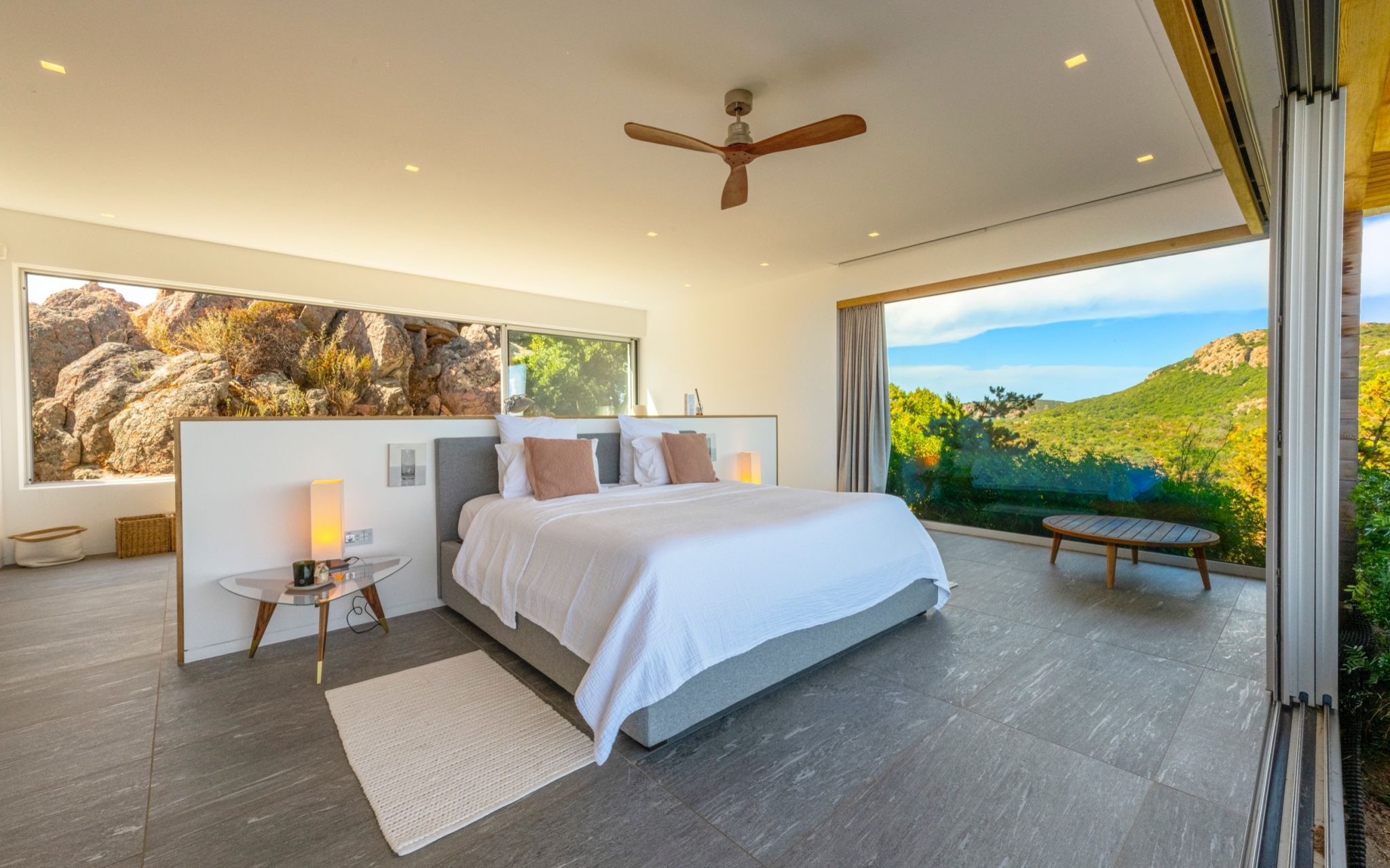 luxury villa 7 Rooms for seasonal rent on PORTO VECCHIO (20137)