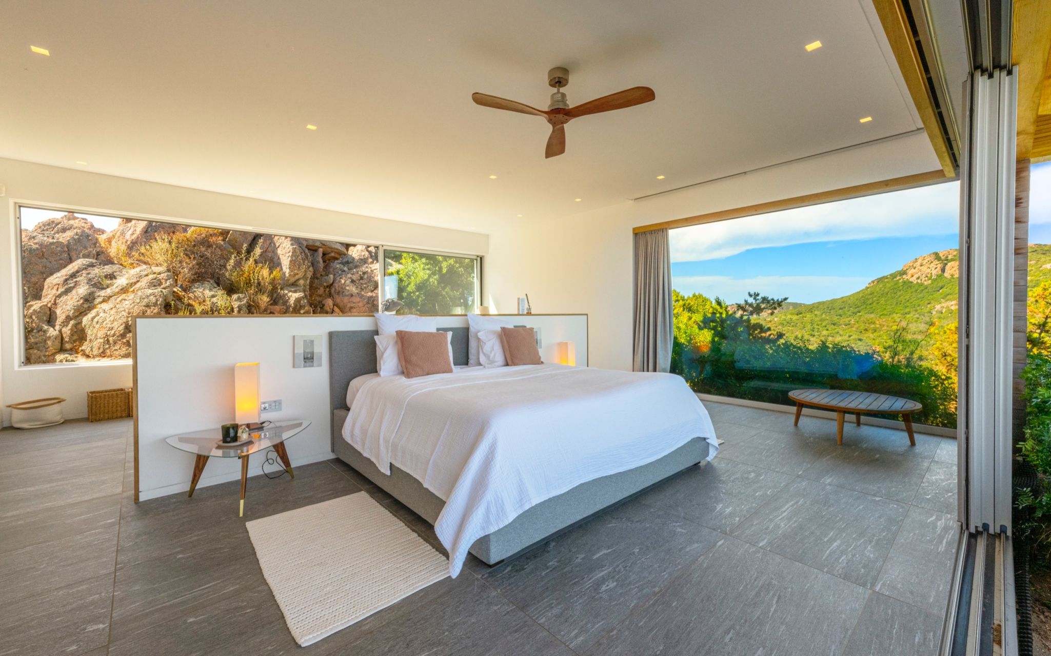 luxury villa 7 Rooms for seasonal rent on PORTO VECCHIO (20137)
