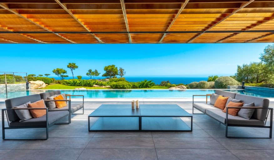 luxury villa 7 Rooms for seasonal rent on PORTO VECCHIO (20137)