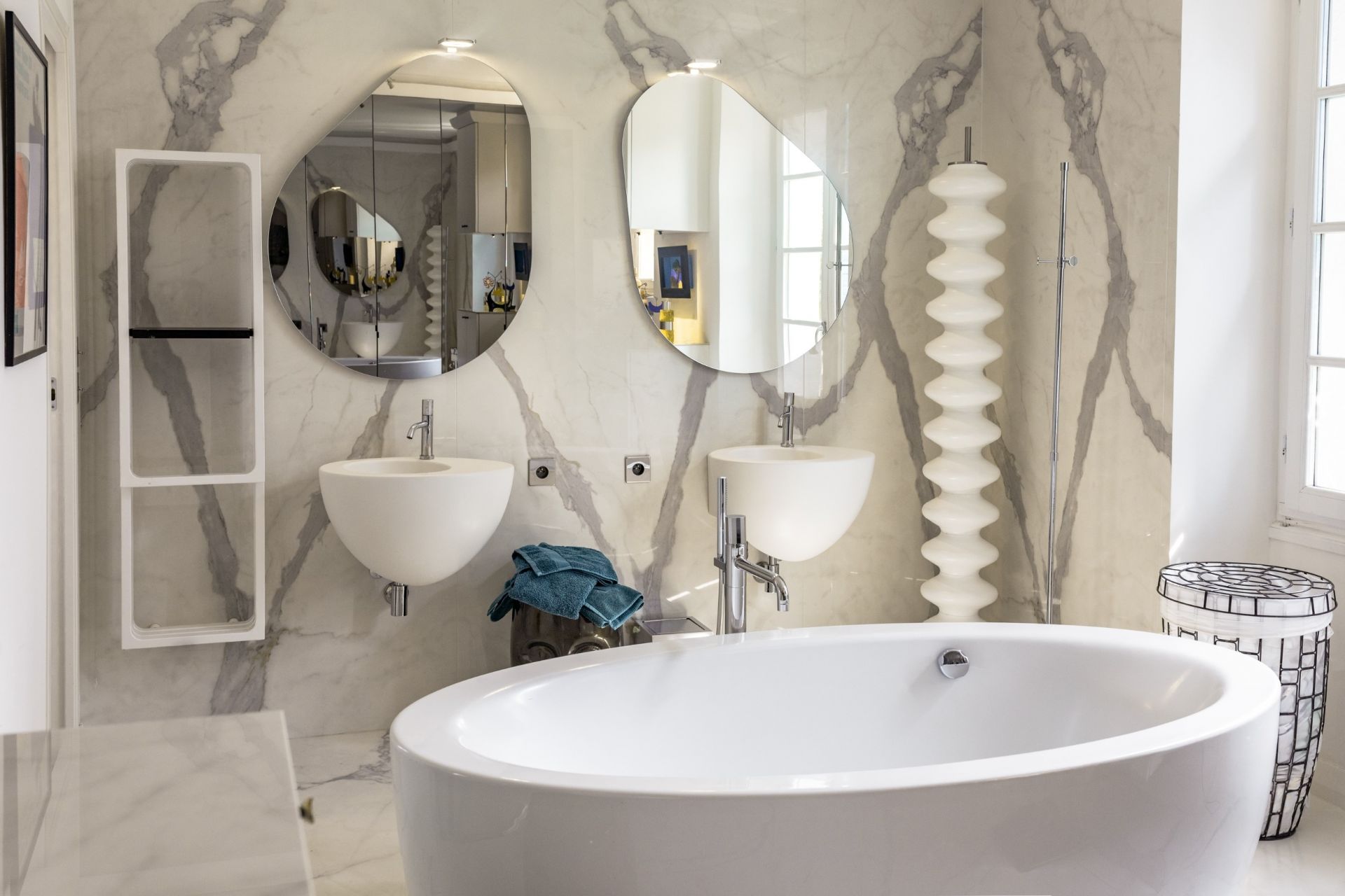 luxury house 8 Rooms for seasonal rent on AIX EN PROVENCE (13090)