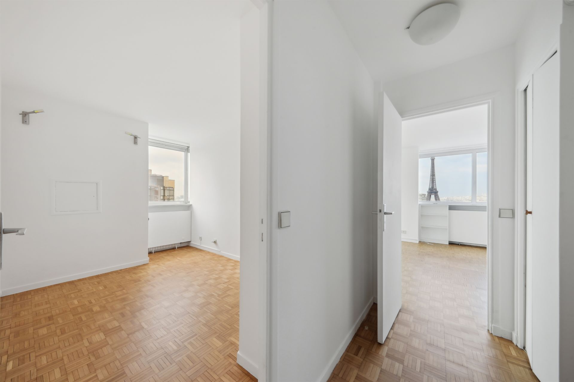 luxury apartment 5 Rooms for sale on PARIS (75015)