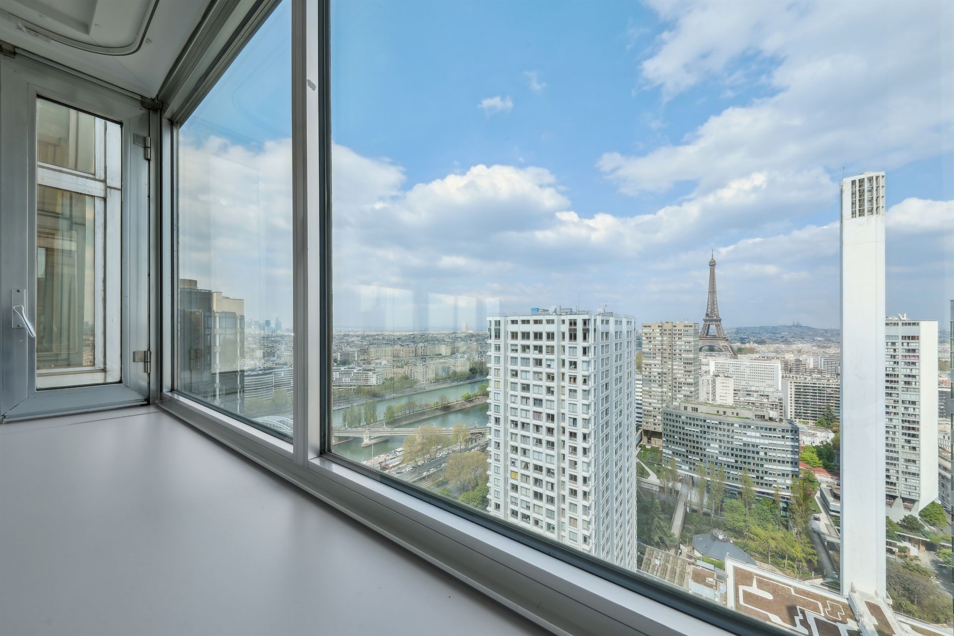 luxury apartment 5 Rooms for sale on PARIS (75015)