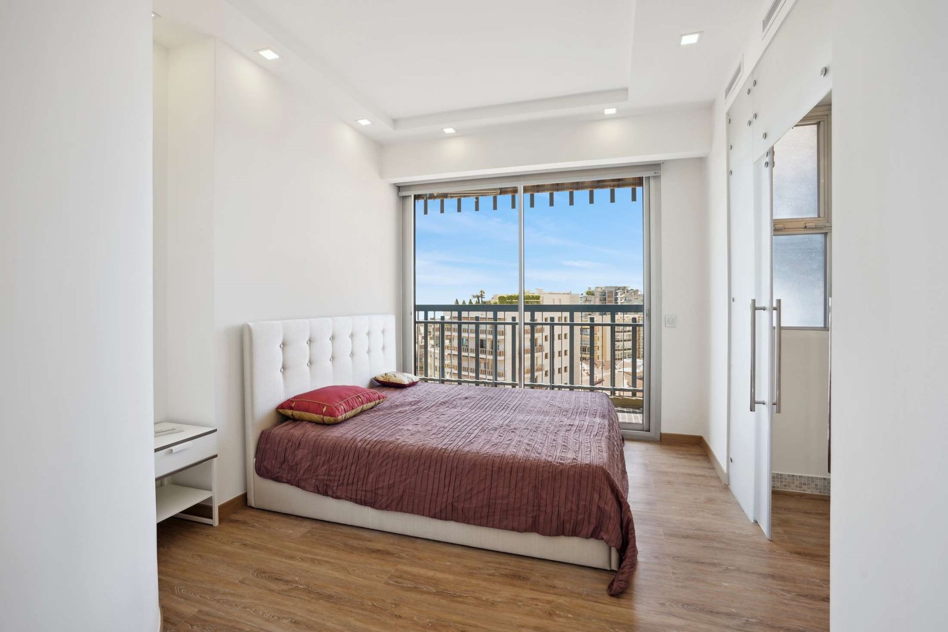 luxury apartment 3 Rooms for sale on MONACO (98000)
