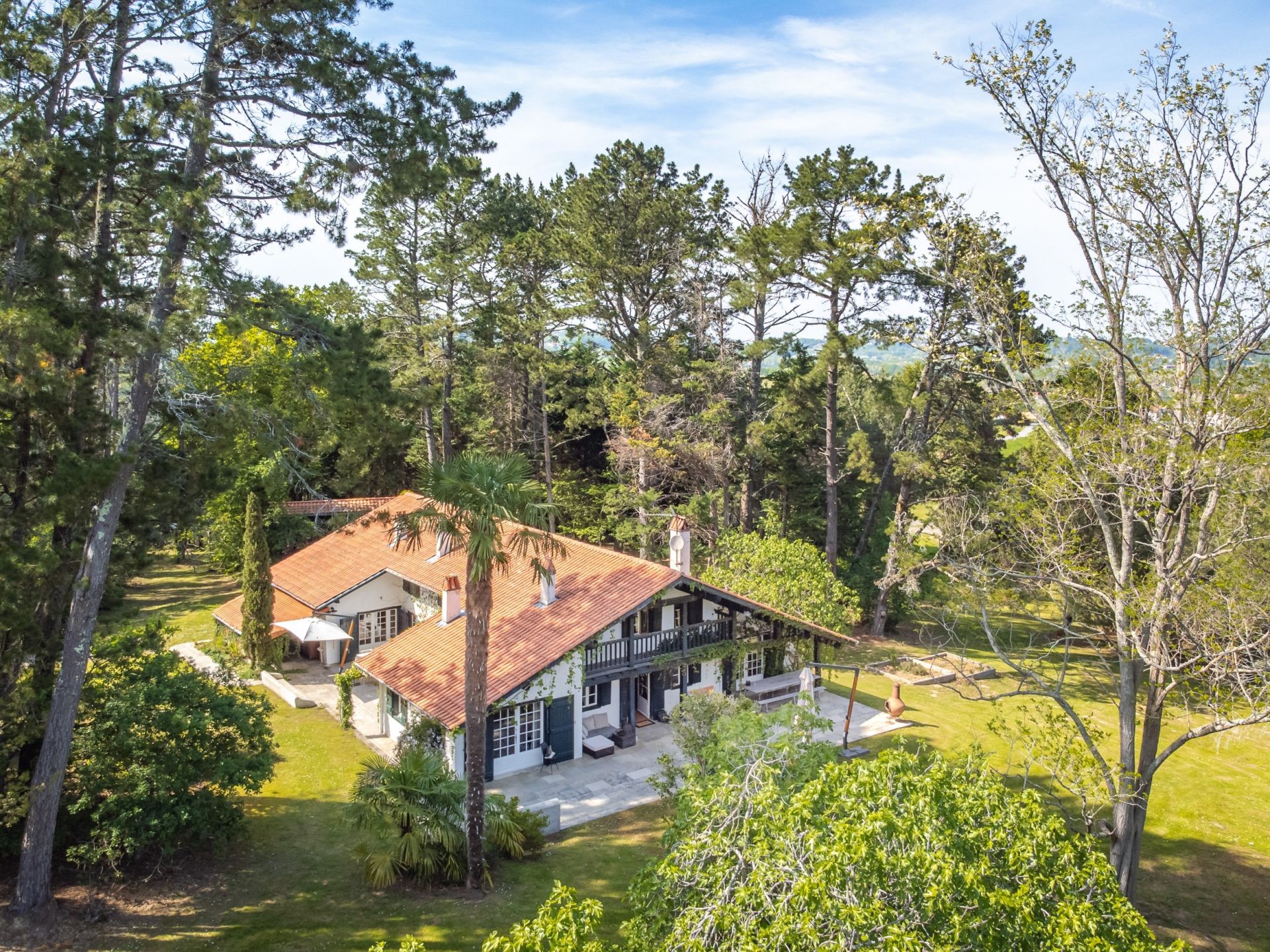 luxury house 8 Rooms for sale on MOUGUERRE (64990)