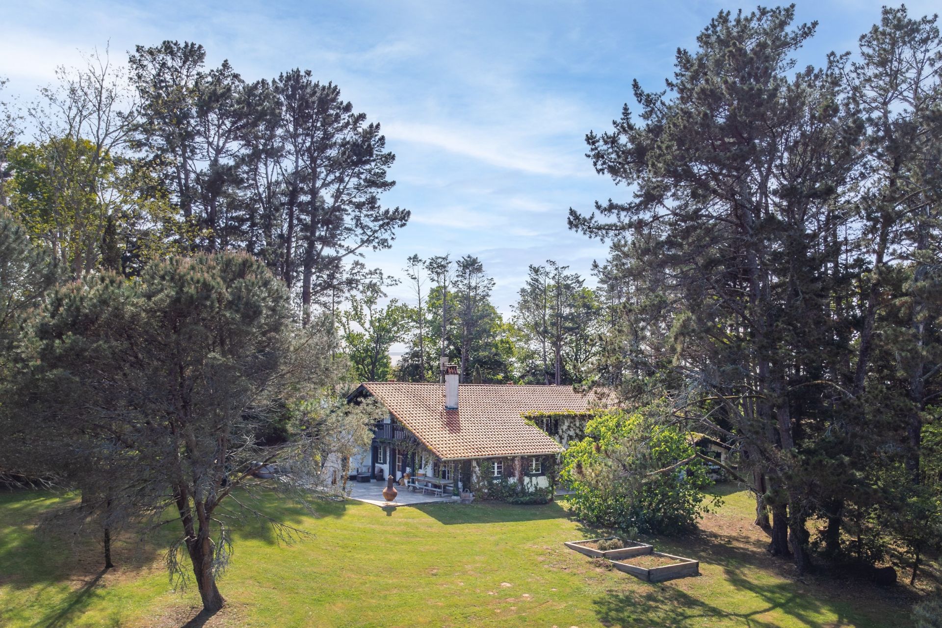 luxury house 8 Rooms for sale on MOUGUERRE (64990)