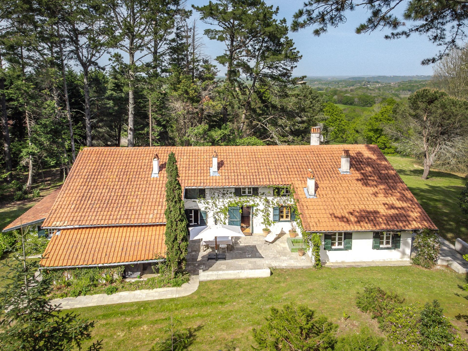 luxury house 8 Rooms for sale on MOUGUERRE (64990)