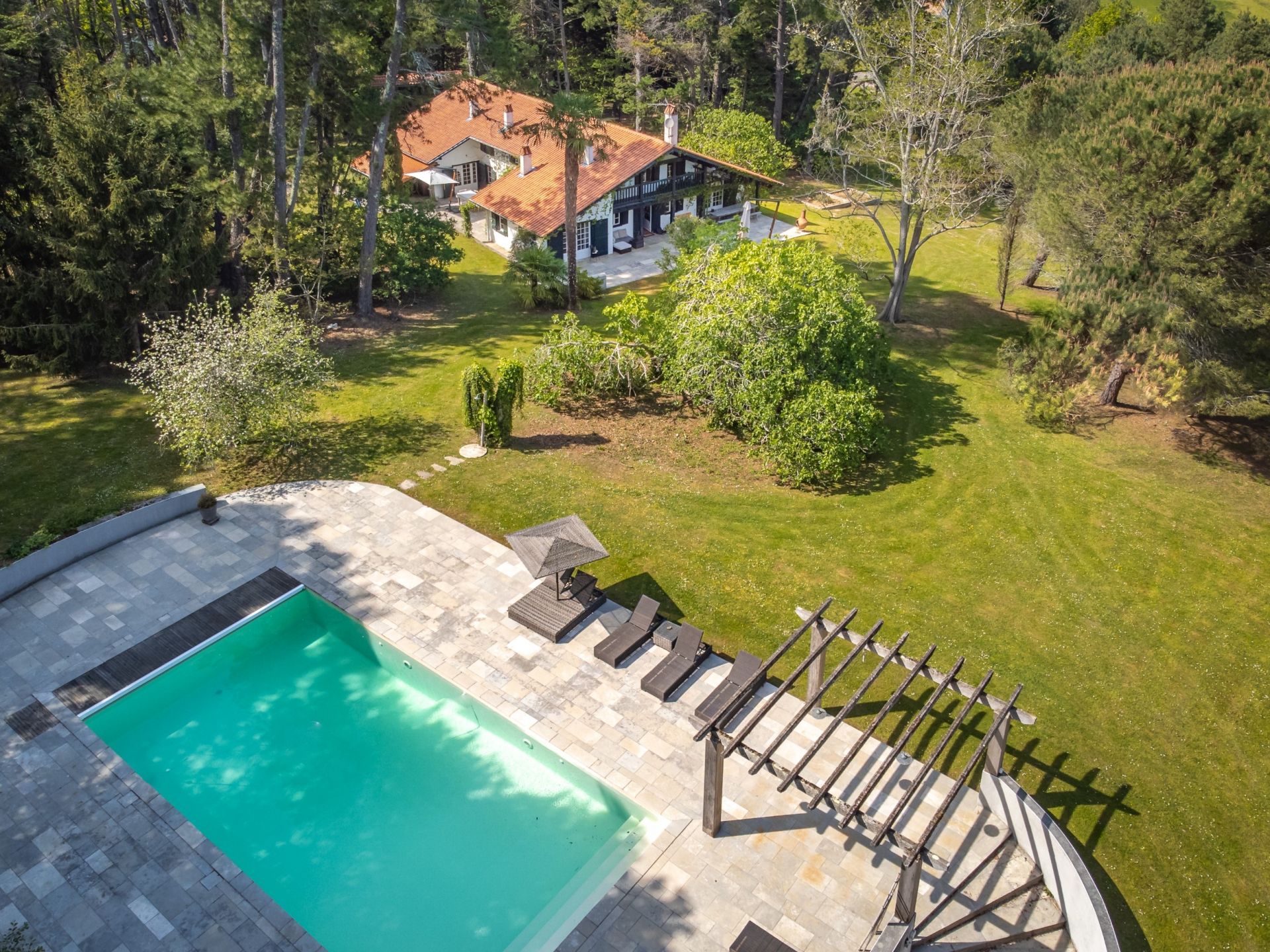 luxury house 8 Rooms for sale on MOUGUERRE (64990)