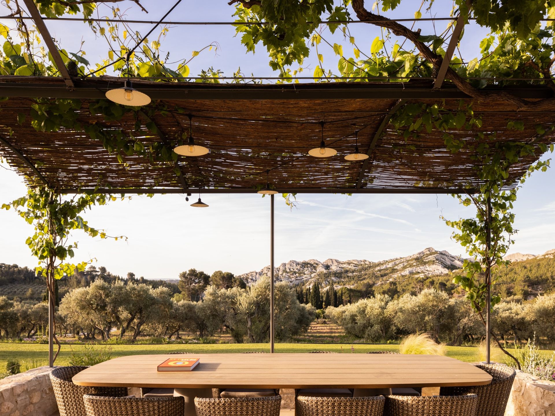 mas 9 Rooms for seasonal rent on ST REMY DE PROVENCE (13210)
