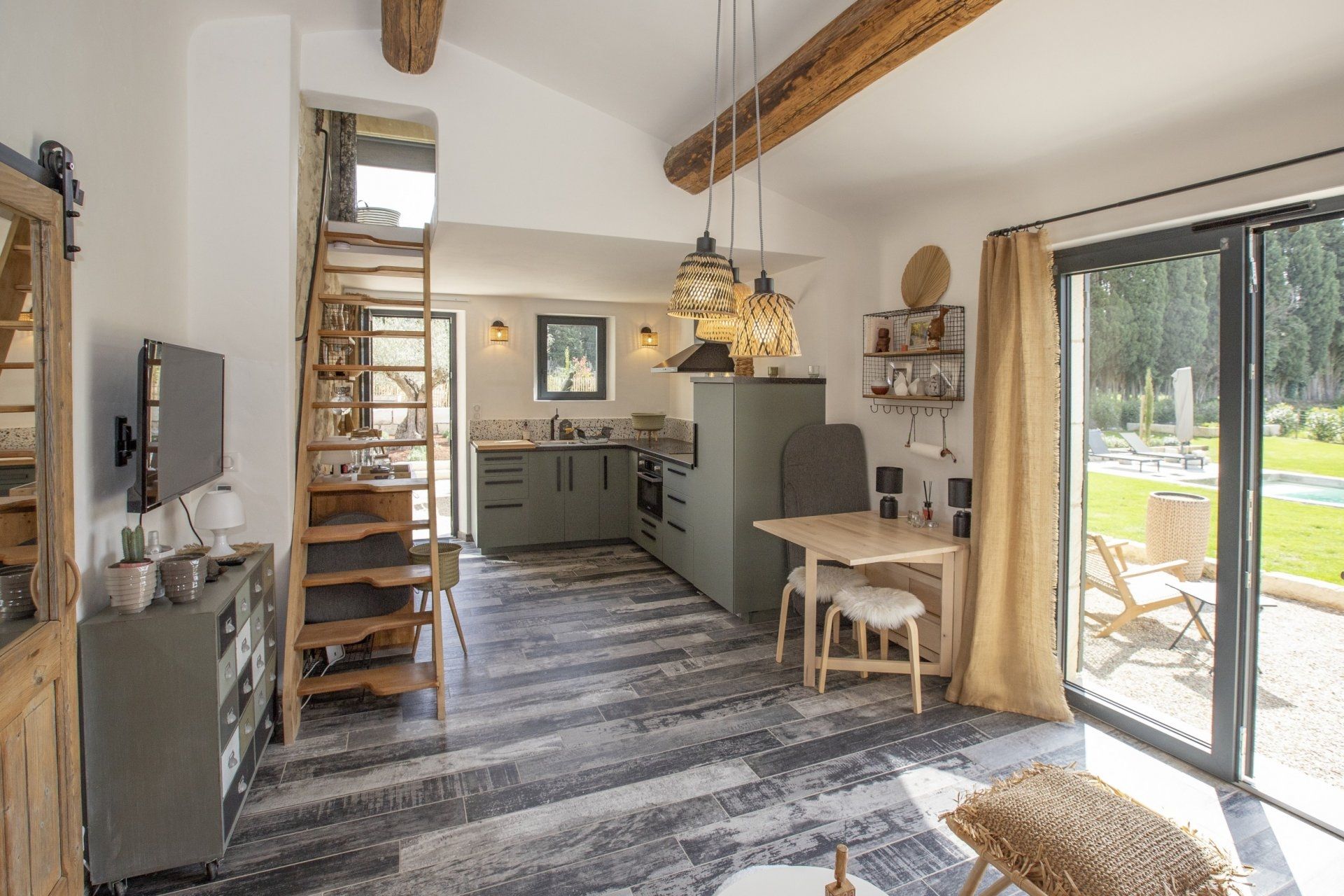 luxury house 6 Rooms for seasonal rent on ST REMY DE PROVENCE (13210)