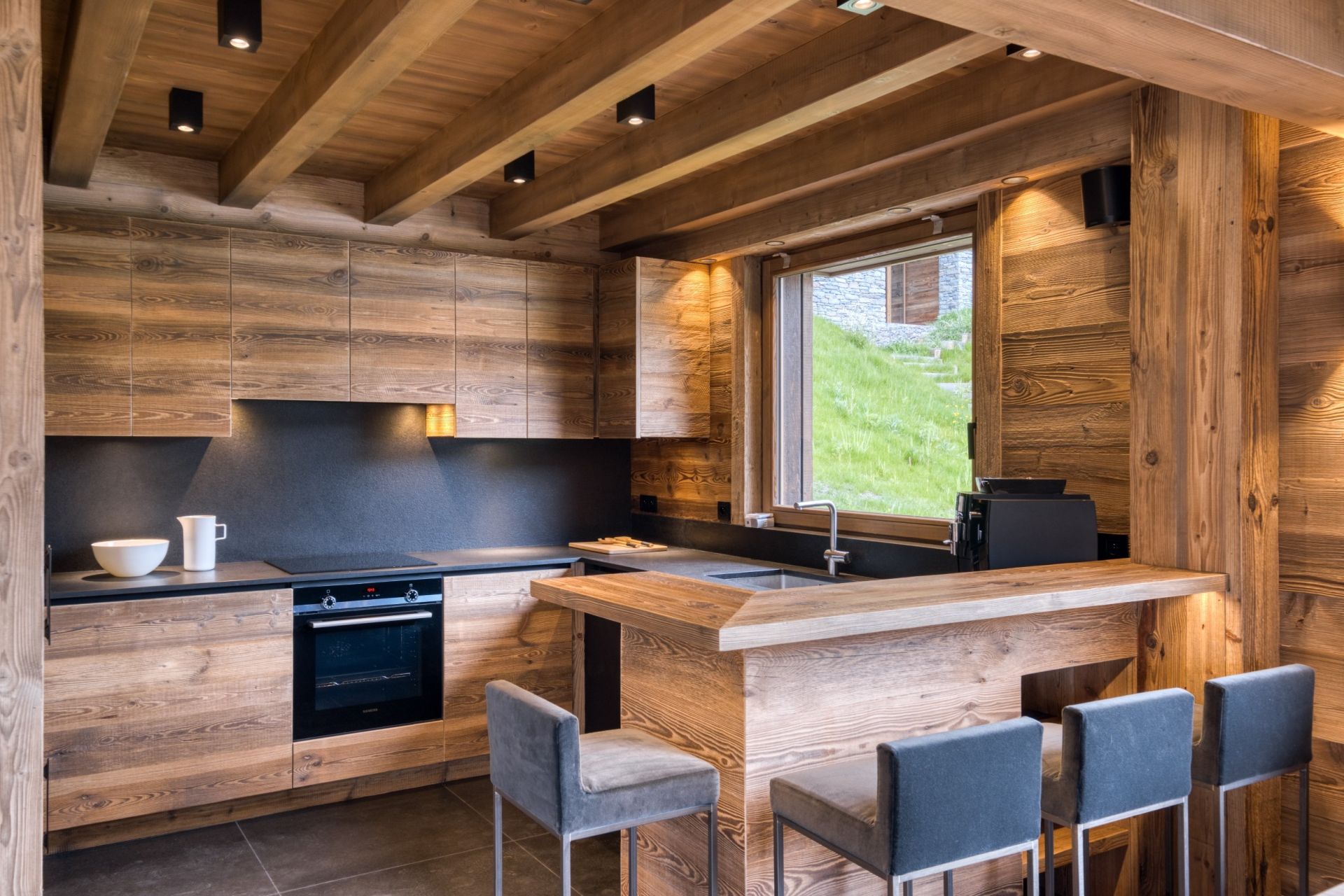 luxury chalet 8 Rooms for seasonal rent on DEMI QUARTIER (74120)