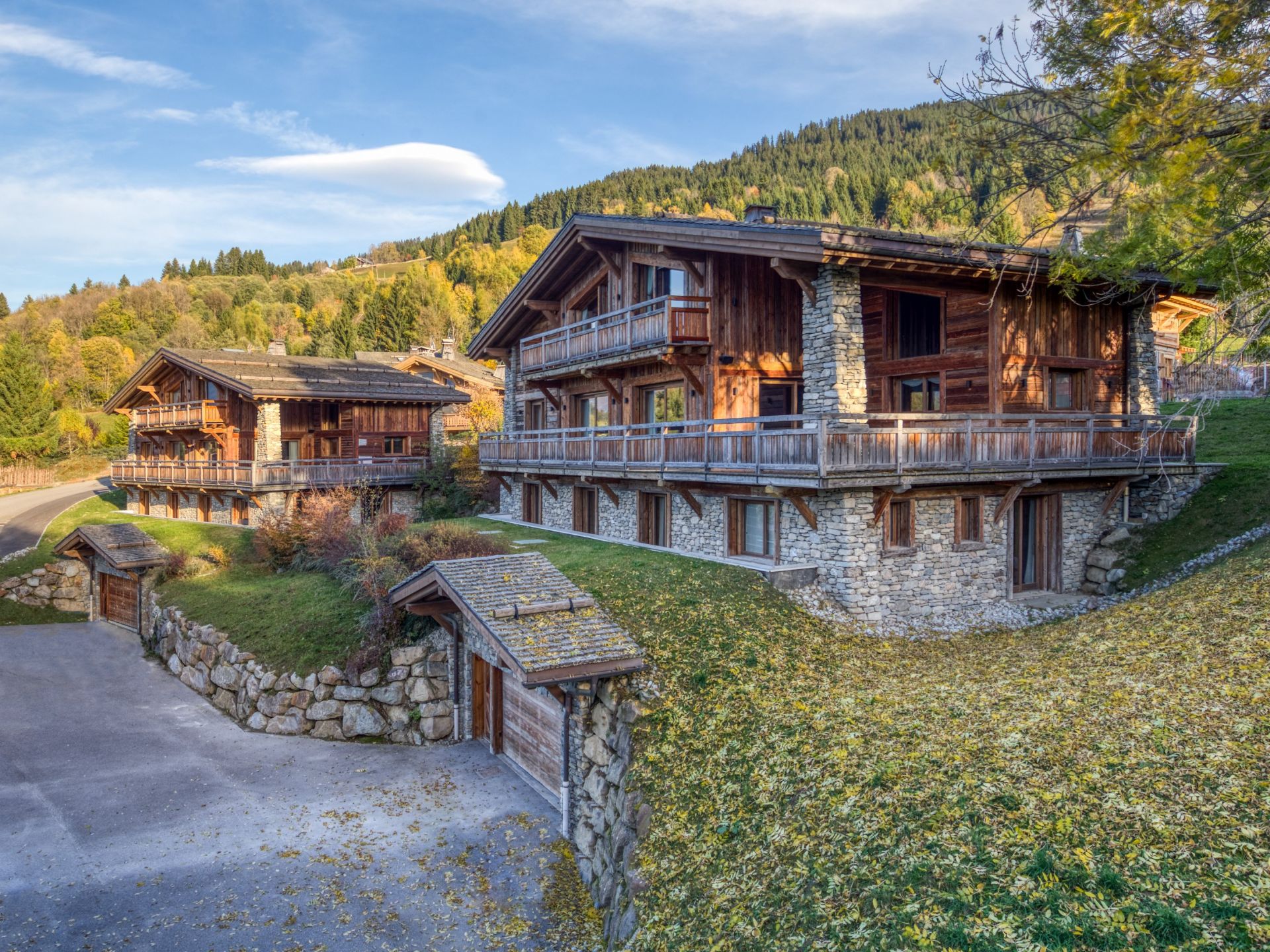 luxury chalet 10 Rooms for seasonal rent on MEGEVE (74120)