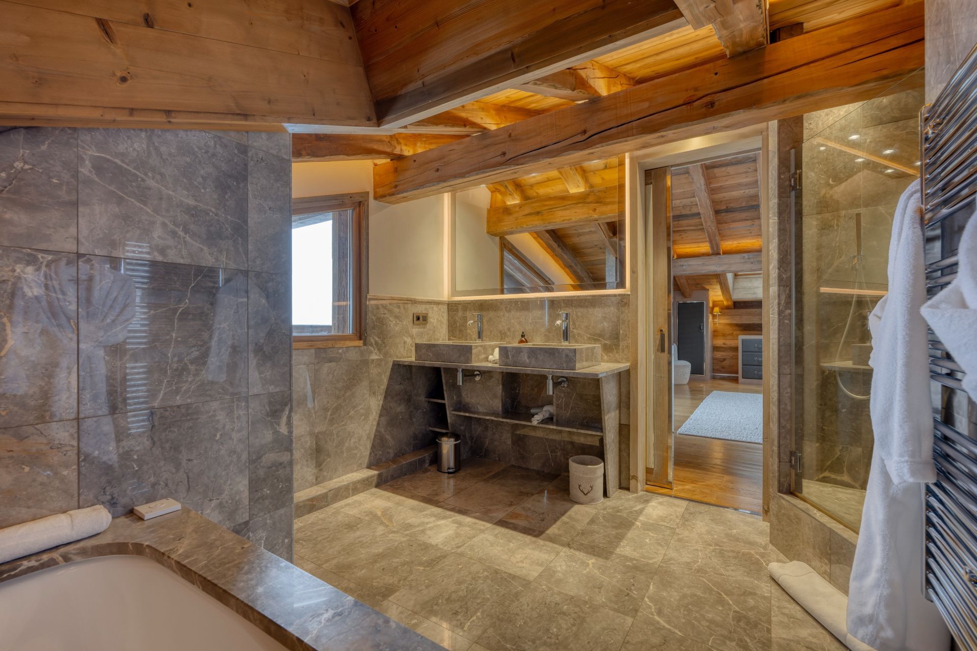 luxury chalet 8 Rooms for seasonal rent on MEGEVE (74120)