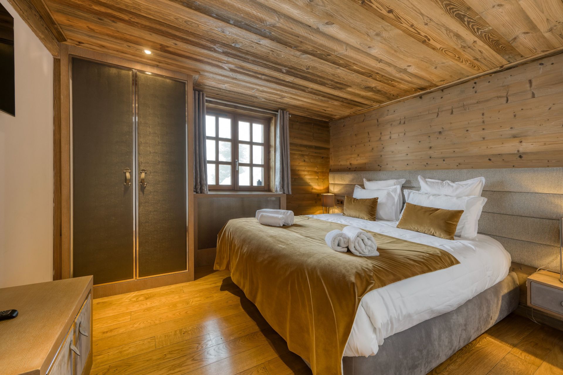 luxury chalet 8 Rooms for seasonal rent on MEGEVE (74120)