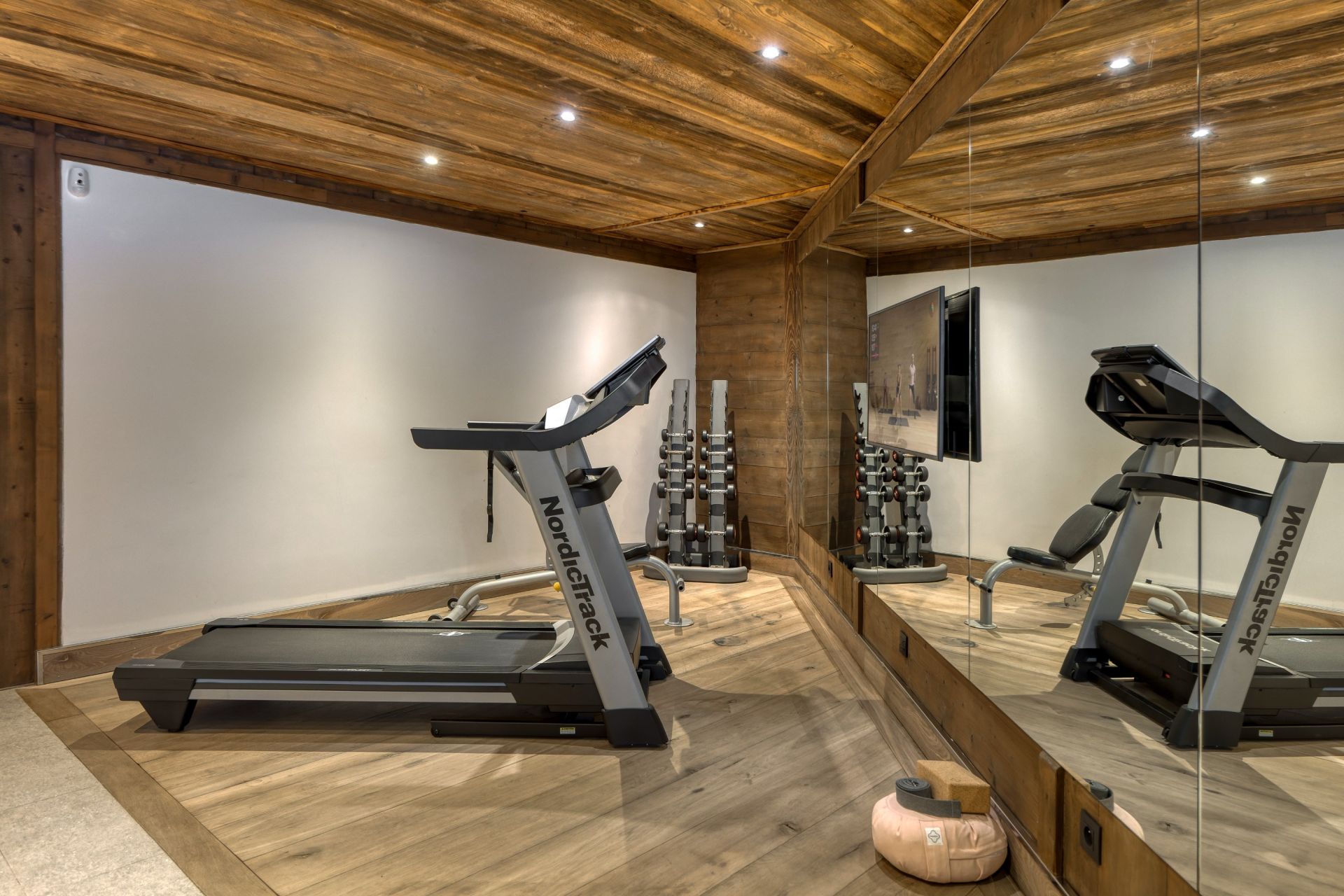 luxury chalet 8 Rooms for seasonal rent on MEGEVE (74120)