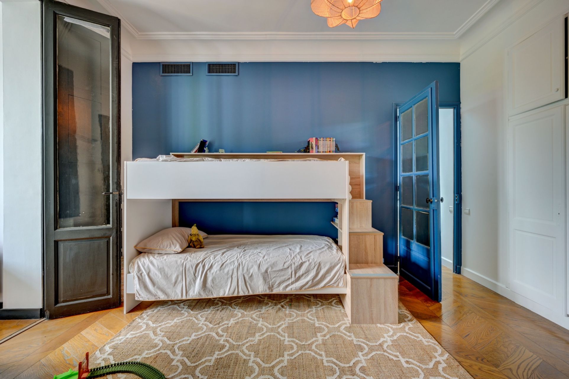 luxury house 5 Rooms for seasonal rent on AIX EN PROVENCE (13100)