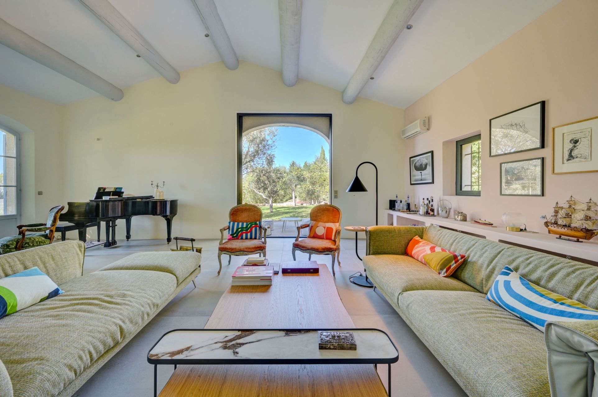 luxury house 8 Rooms for seasonal rent on AIX EN PROVENCE (13100)