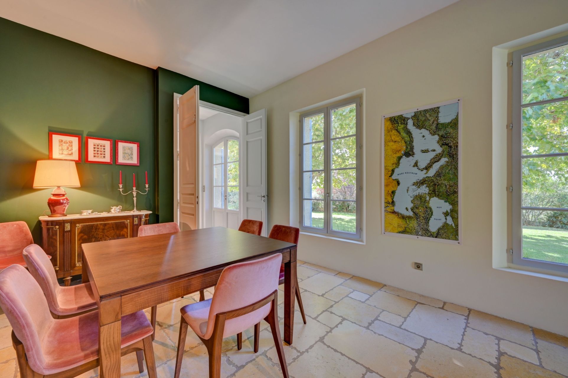 luxury house 8 Rooms for seasonal rent on AIX EN PROVENCE (13100)