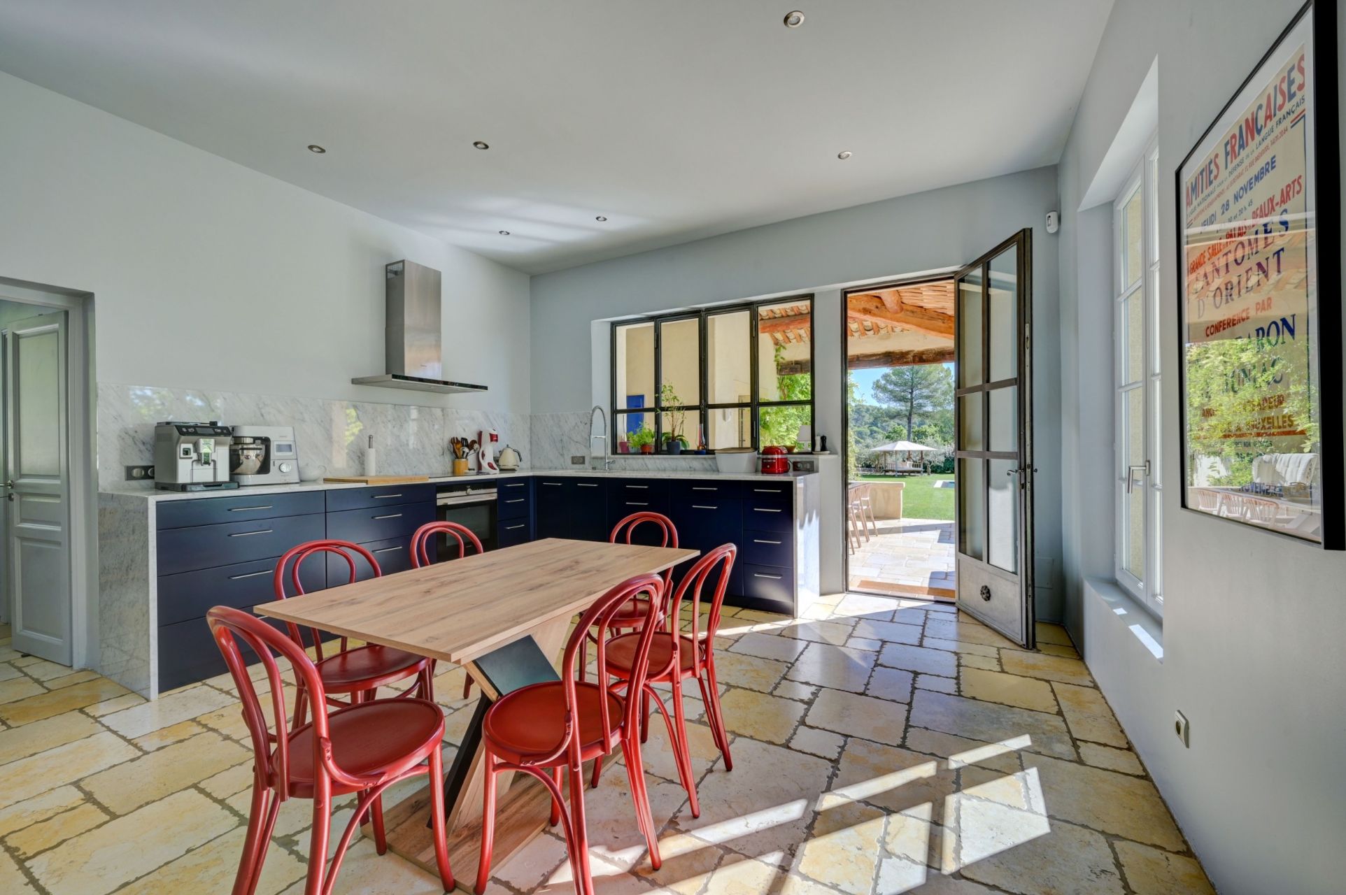 luxury house 8 Rooms for seasonal rent on AIX EN PROVENCE (13100)